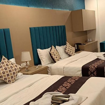 Hotel Royal Square Gandhinagar Bagian luar foto
