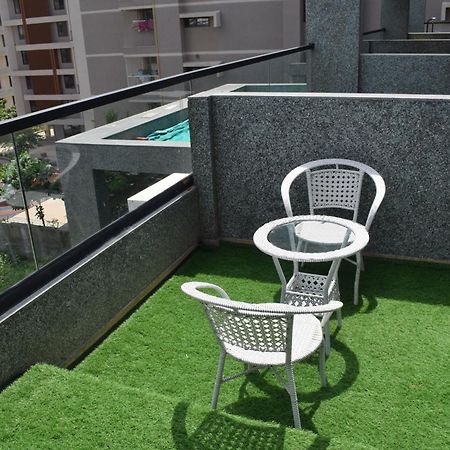 Hotel Royal Square Gandhinagar Bagian luar foto