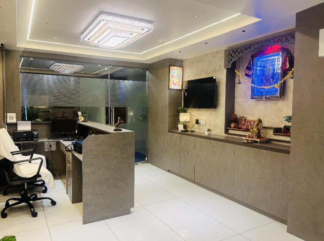 Hotel Royal Square Gandhinagar Bagian luar foto