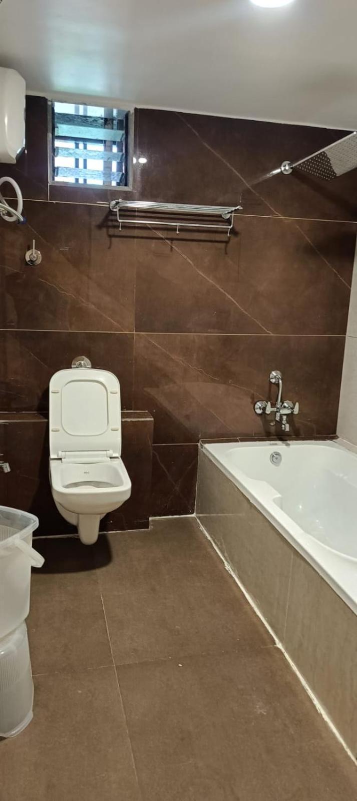 Hotel Royal Square Gandhinagar Bagian luar foto
