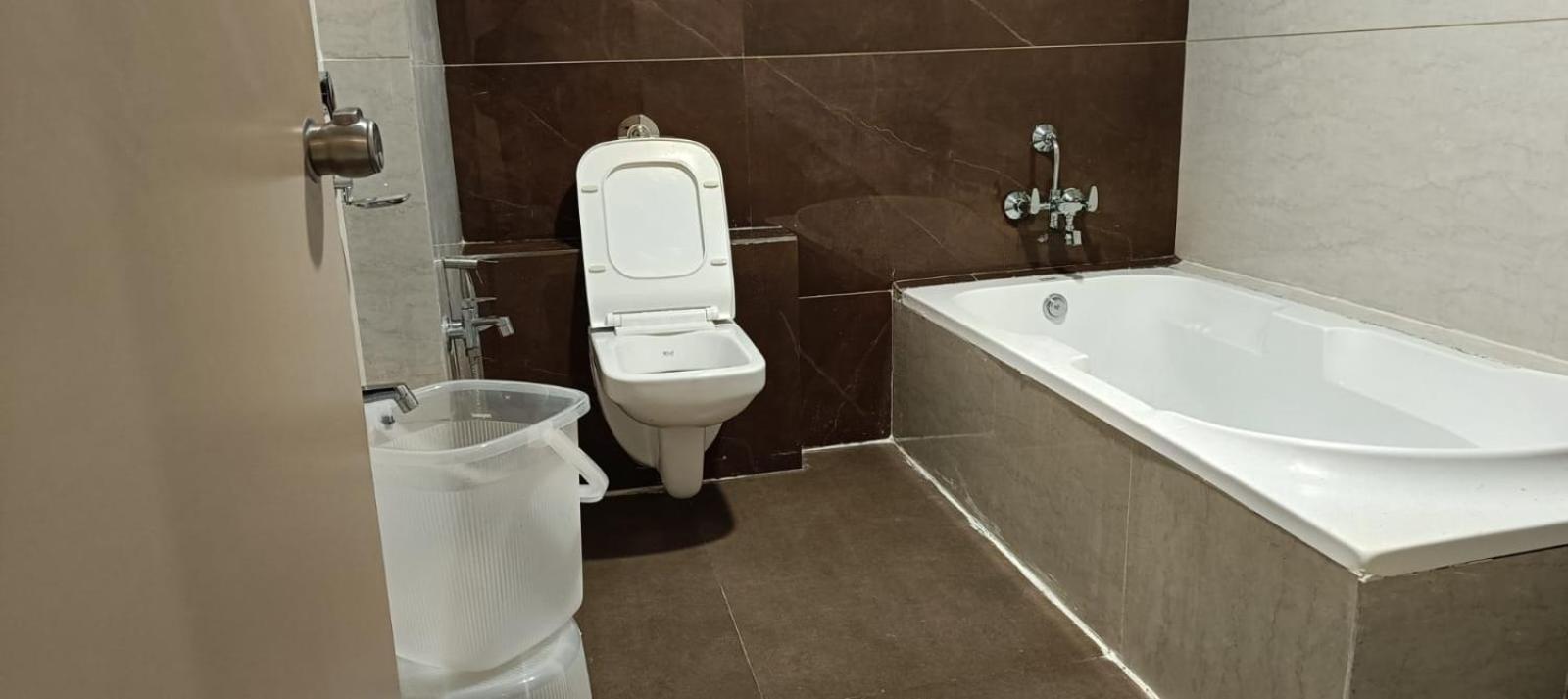 Hotel Royal Square Gandhinagar Bagian luar foto