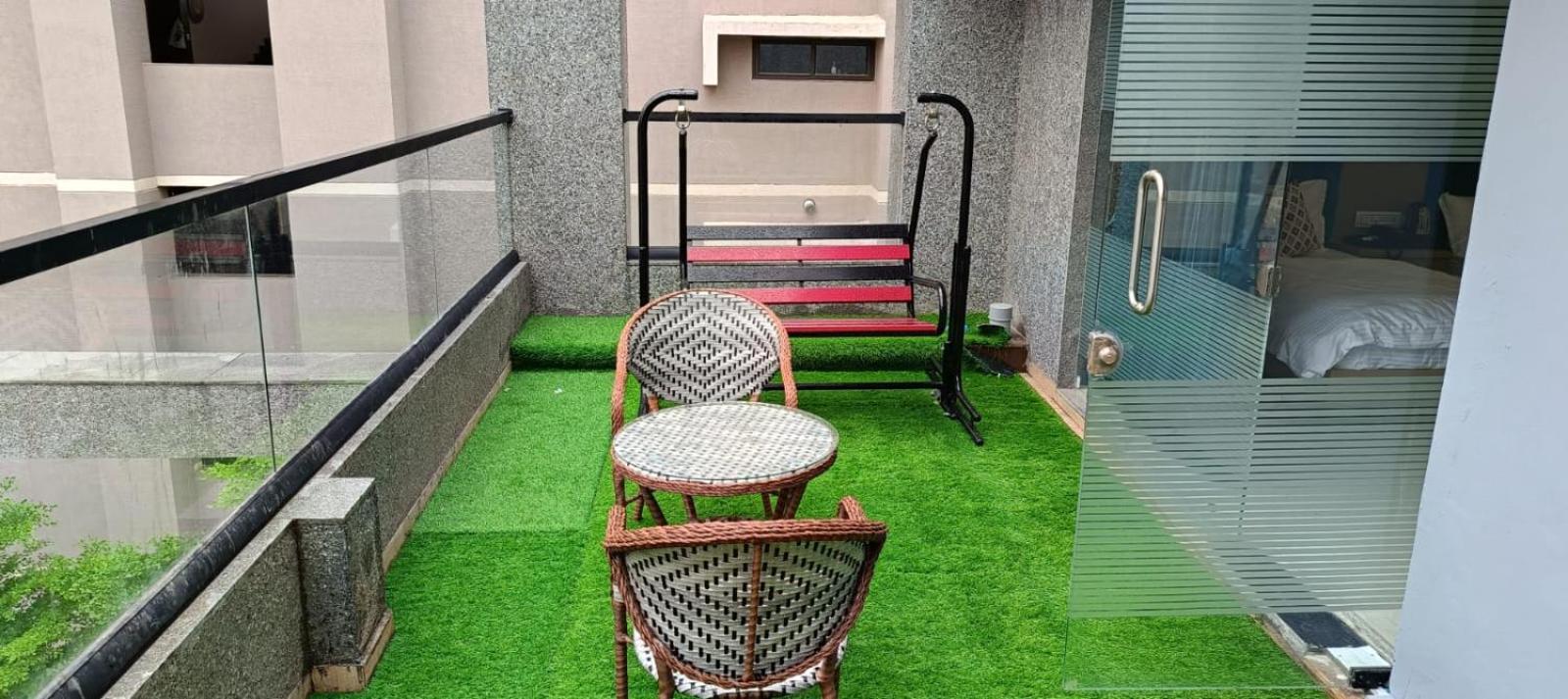 Hotel Royal Square Gandhinagar Bagian luar foto