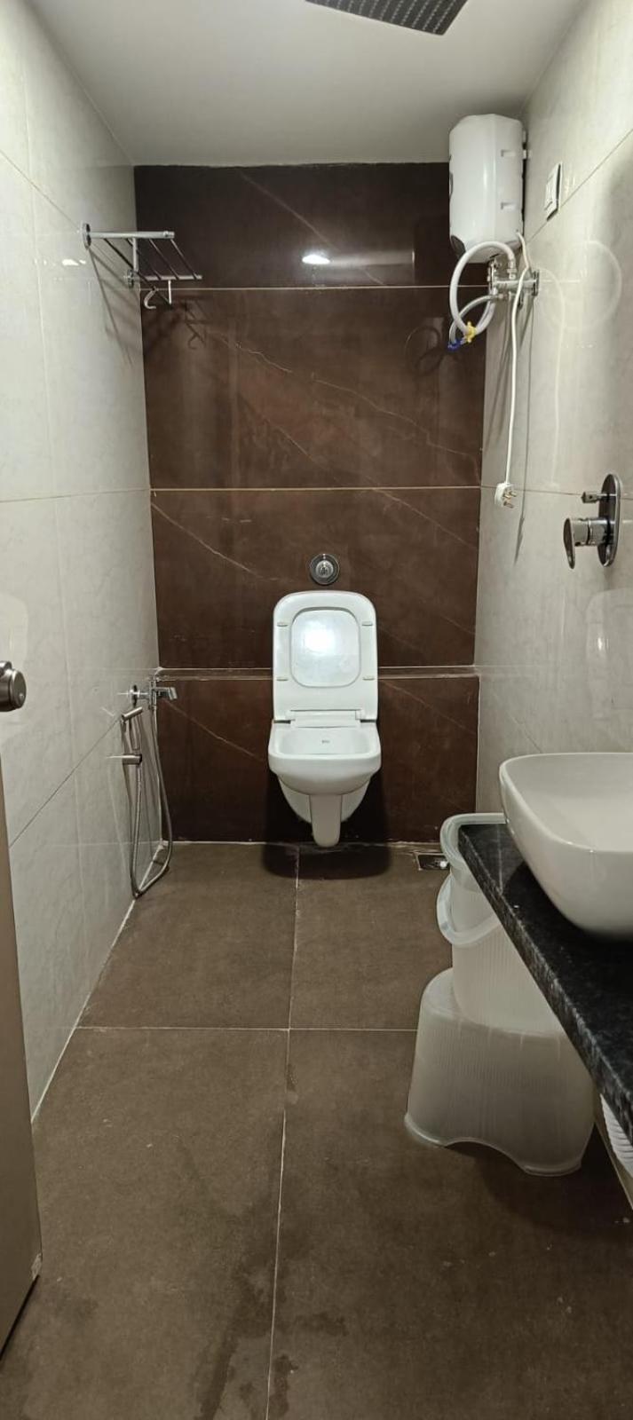 Hotel Royal Square Gandhinagar Bagian luar foto