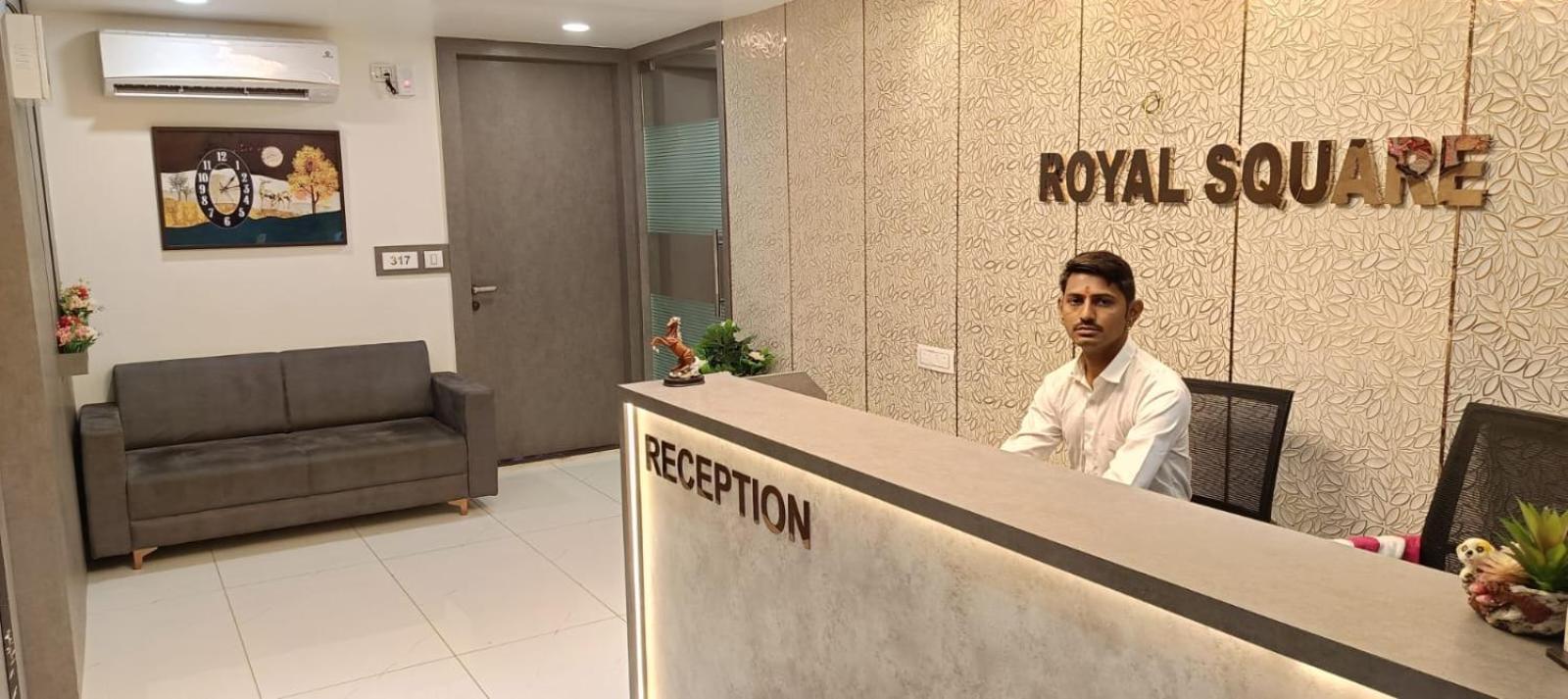 Hotel Royal Square Gandhinagar Bagian luar foto