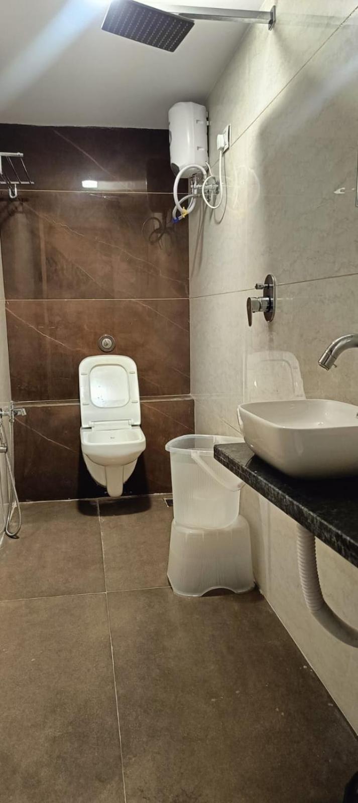 Hotel Royal Square Gandhinagar Bagian luar foto